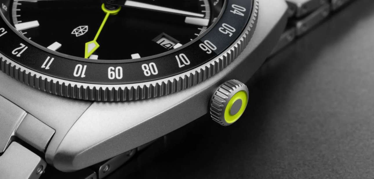 Timex x The James Brand: un orologio automatico in titanio